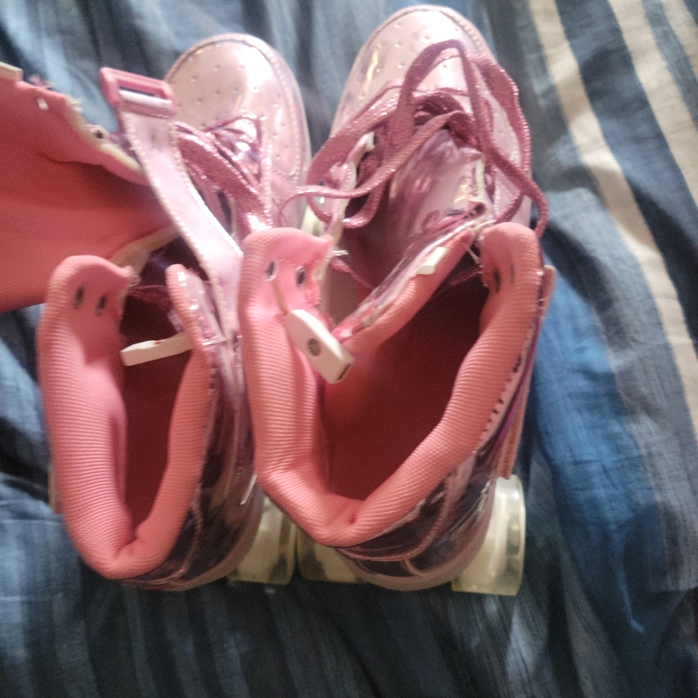Size 9 womens roller skates brand new